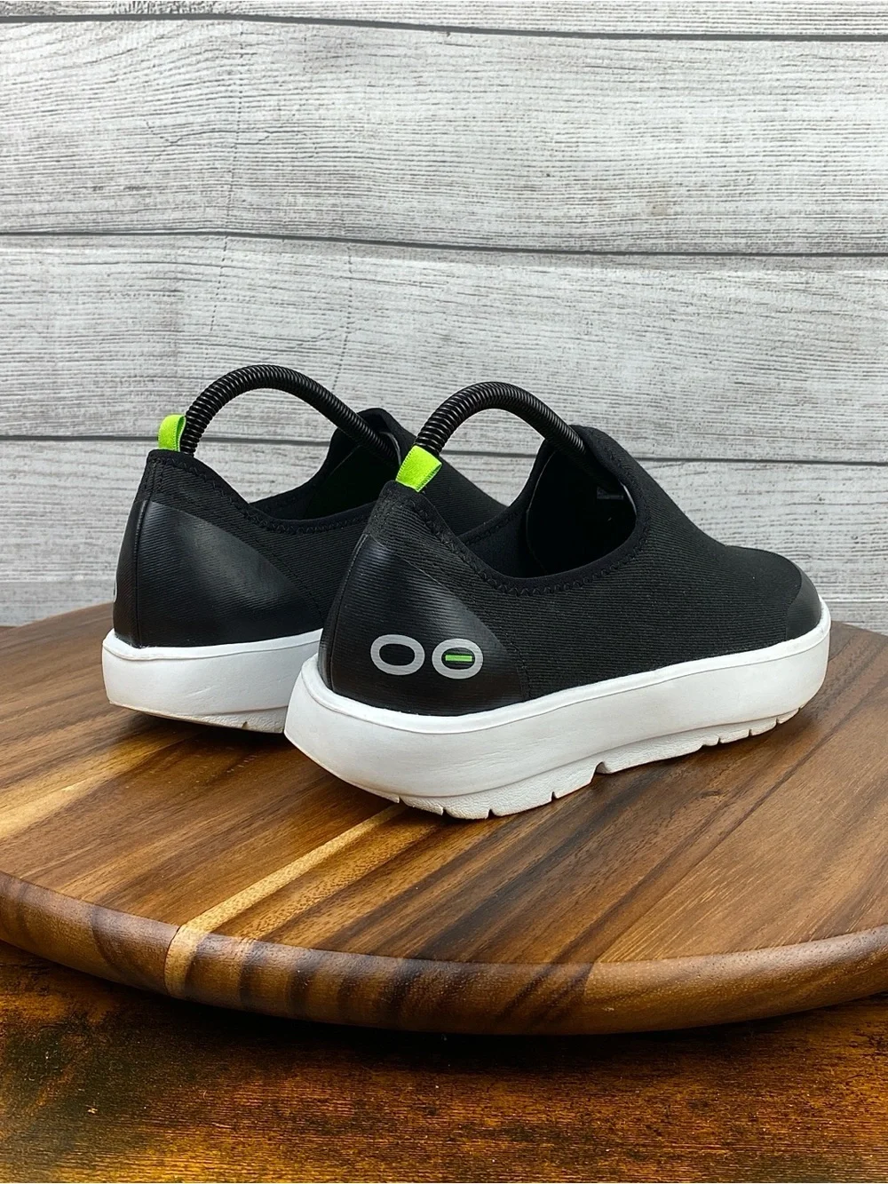 OOFOS OOmg eeZee Low Slip On Black White Recovery Comfort Shoes Women’s Size 9